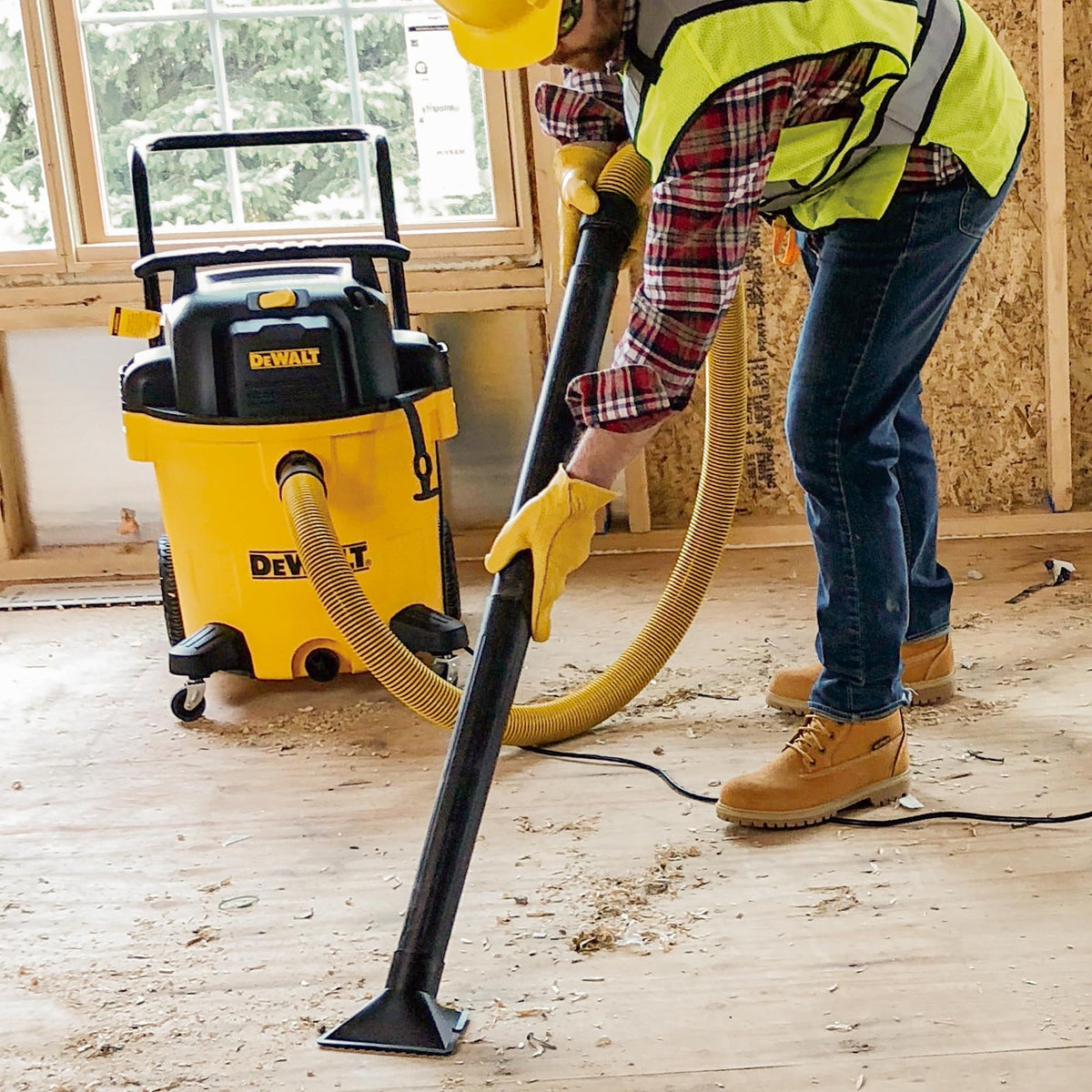 DEWALT DXV05P 5-Gallon Wet/Dry Vac, 4 Peak HP, 1-7/8-Inch Hose, Yellow